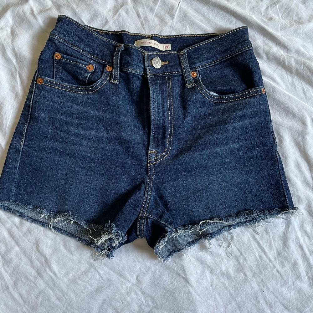 Levi’s high rise shorts size 26